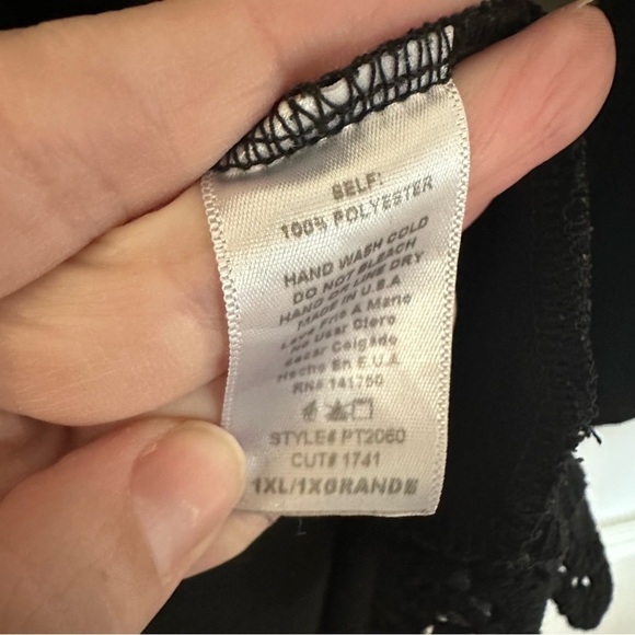 Orange Creek Women’s 3/4 Buttoned Sleeve V-Neck Lace Trim Tunic Top Size 1X GUC - Picture 7 of 9